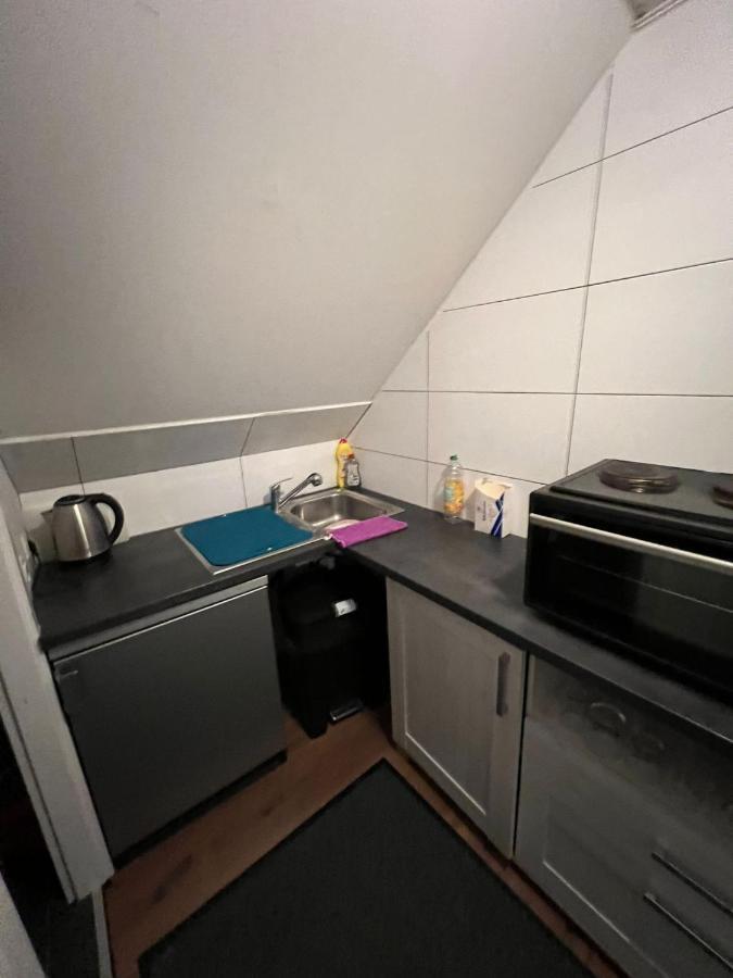 Adam'S Hostel - Self Check-In & Only Private Rooms Дюссельдорф Екстер'єр фото