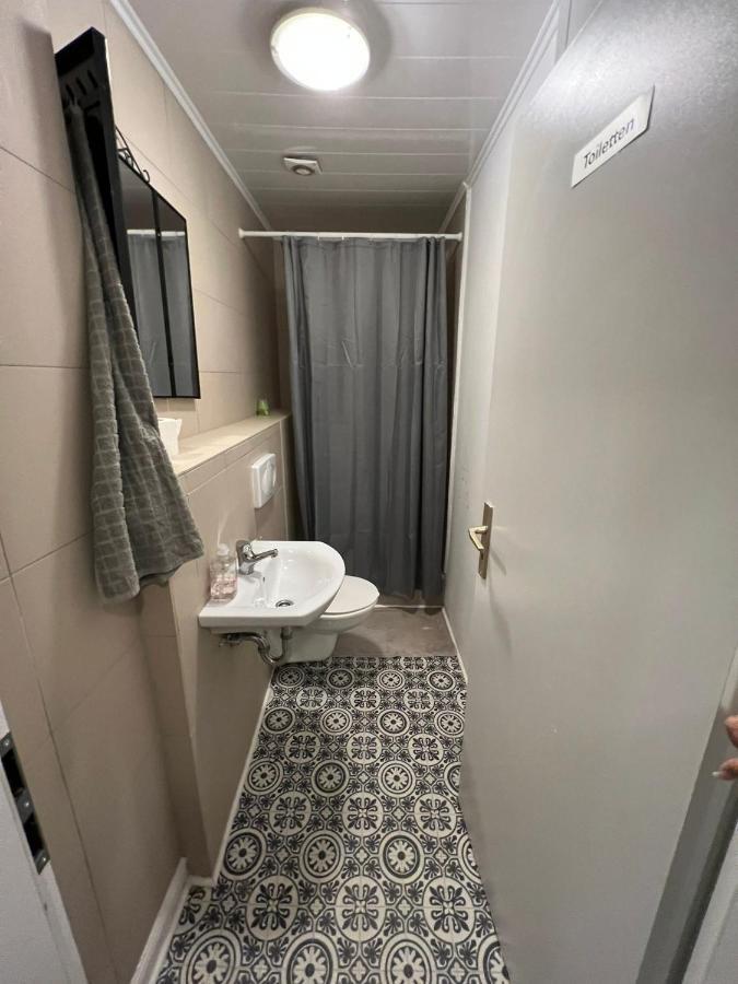 Adam'S Hostel - Self Check-In & Only Private Rooms Дюссельдорф Екстер'єр фото