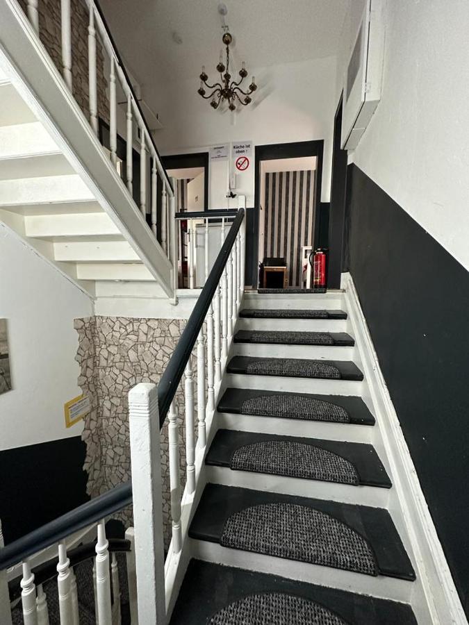 Adam'S Hostel - Self Check-In & Only Private Rooms Дюссельдорф Екстер'єр фото