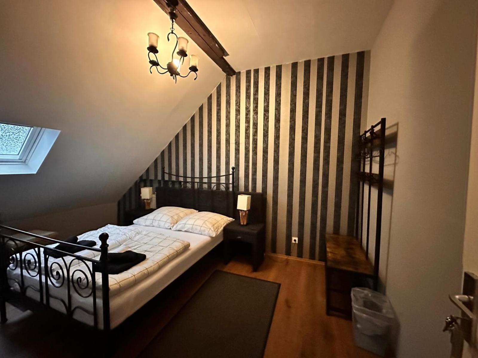Adam'S Hostel - Self Check-In & Only Private Rooms Дюссельдорф Екстер'єр фото